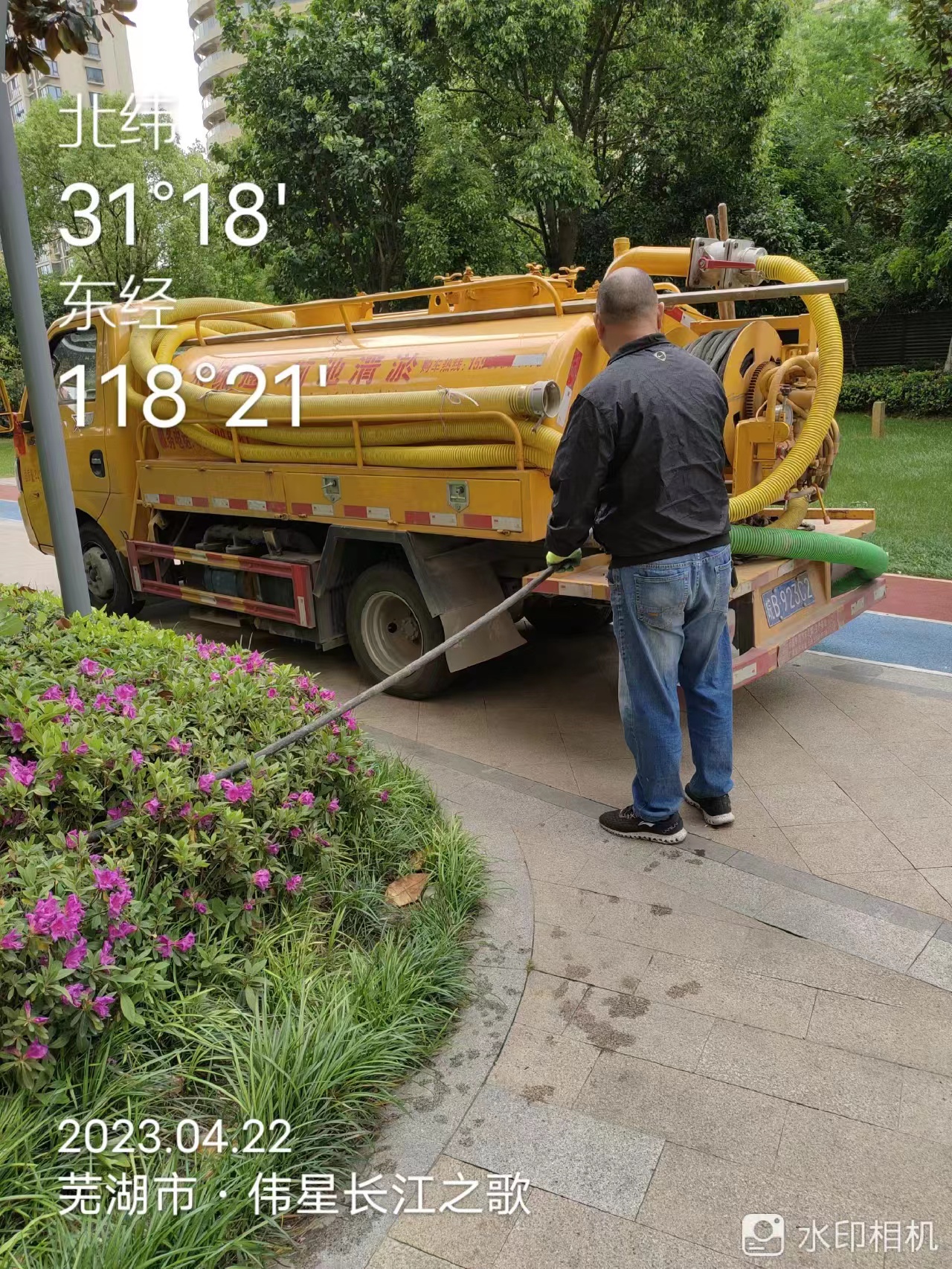 暢通小區”毛細血管“ 推進吸污、疏浚過程